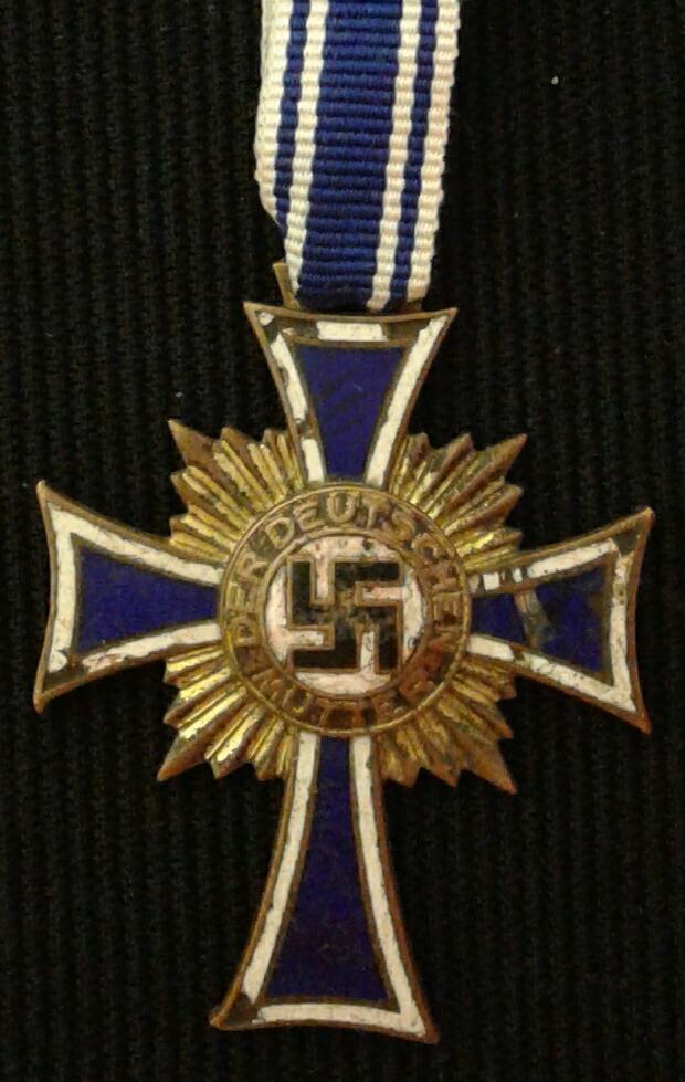 WW2 GERMAN CROSS OF HONOUR OF THE GERMAN MOTHER