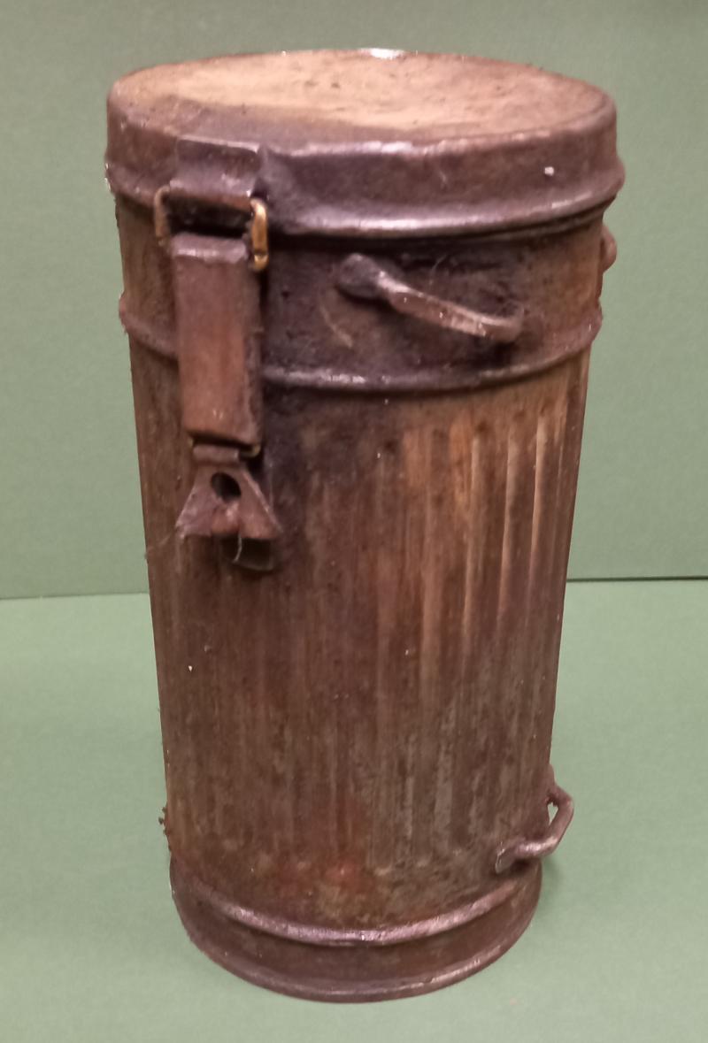 WW2 GERMAN ARMY M-36 GAS MASK CASE