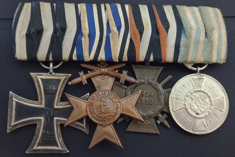 GERMAN WW1 IRON CROSS GROUP OF FOUR