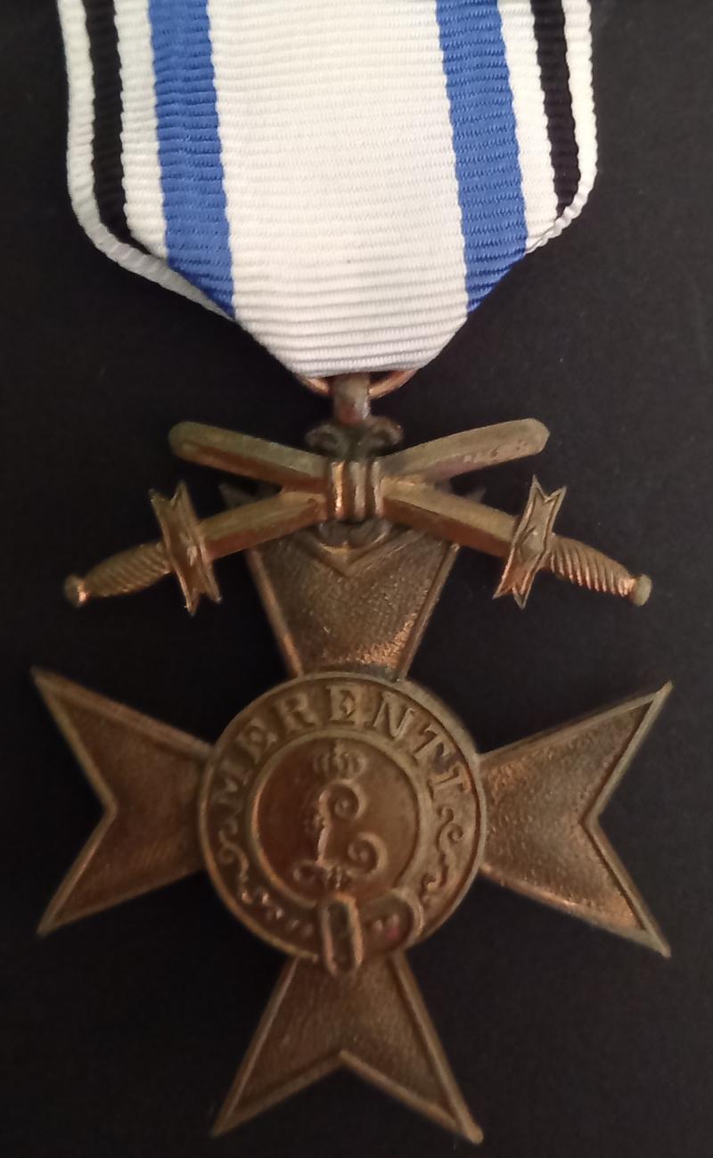 GERMAN / BAVARIA  WAR CROSS WITH SWORDS