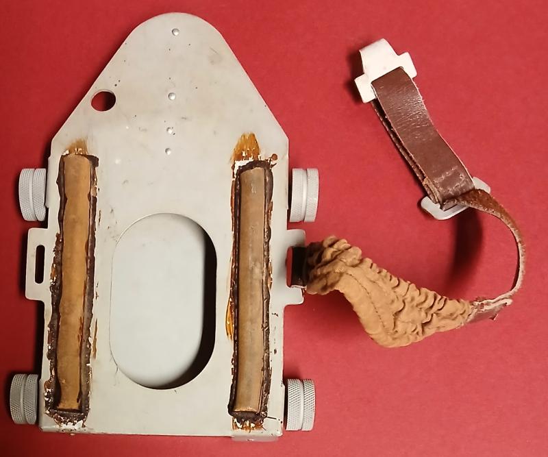 WW2 LUFTWAFFE BUCKER-KNIEBRETT