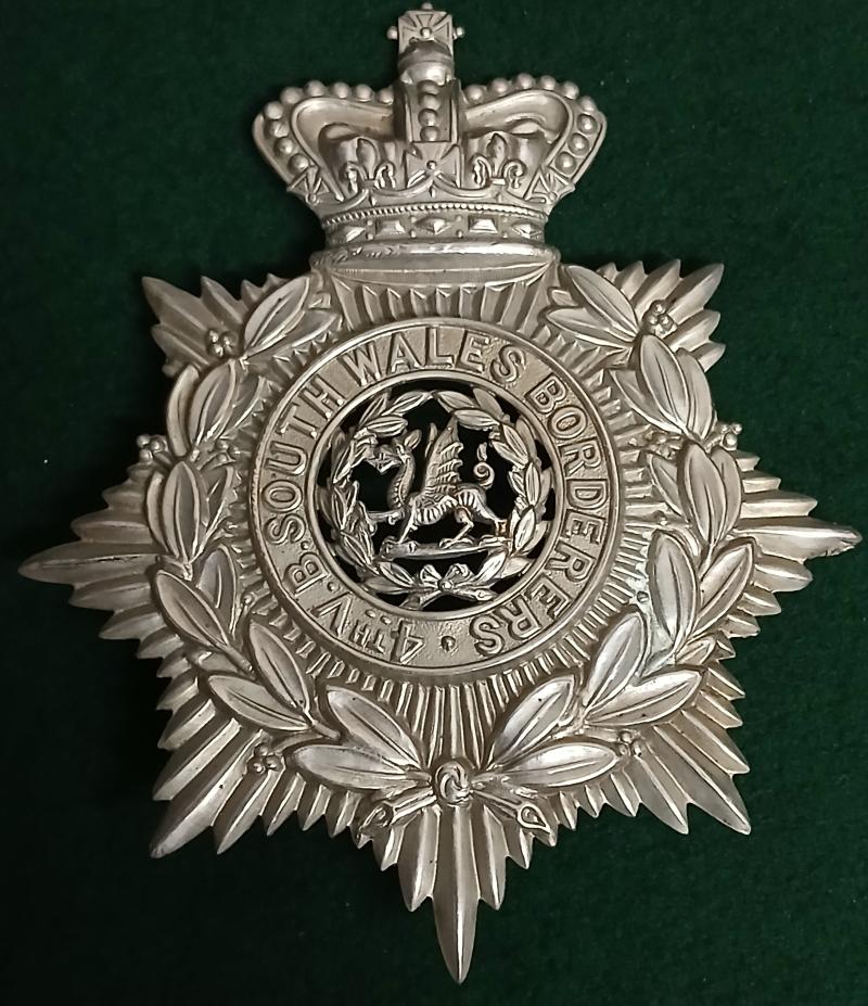 THE SOUTH WALES BORDERERS HELMET PLATE .